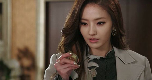soc nang khi biet su that ve so vang me chong tang con dau trong ngay cuoi - 2