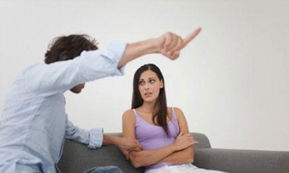 Bị chồng 'đánh như cơm bữa' tôi có nên ly hôn?
