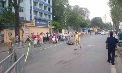 Hà Nội: Nam thanh niên đang chạy xe máy bất ngờ ngã ra đường, tử vong tại chỗ