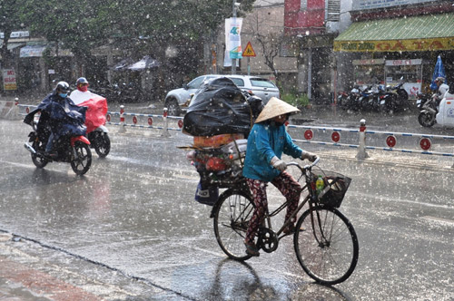 Cuối tuần đề phòng mưa đá, tố lốc trên cả nước - 1