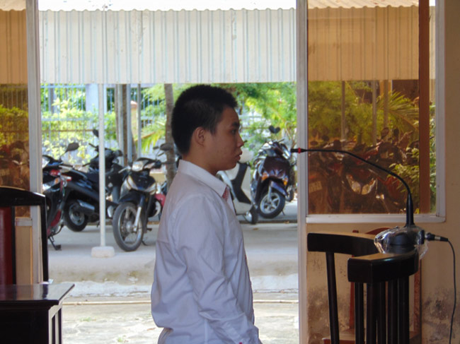 Rủ người yêu “nhí” về nhà giao cấu lãnh 8 năm tù - 1