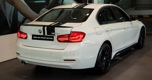 BMW 320i 'thể thao' giá 1,667 tỷ đồng ở Việt Nam - 2
