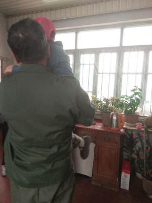 xot xa cau chuyen be trai 4 tuoi ngay tho ngoi ben thi the me suot 2 ngay 3 dem - 2