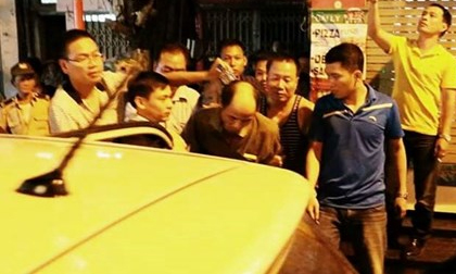 6 tiếng bao vây kẻ đâm người rồi cố thủ trong nhà ở HN