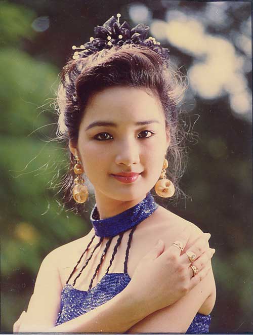 
Giáng My sống trong nhung lụa từ bé
