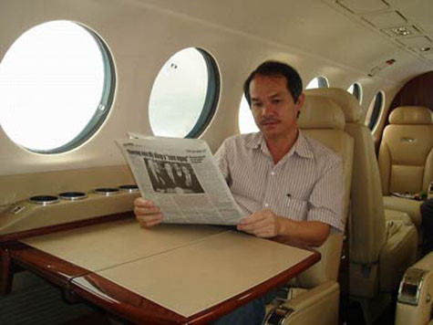 Bau Duc da ban may bay rieng cho hang hang khong moi hinh anh 1