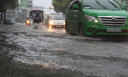 Mưa trắng trời, Cần Thơ chìm trong ‘biển nước’