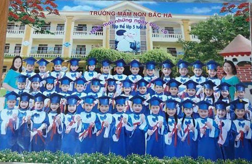 cha me tuc gian voi buc anh ky yeu lop mam non cat ghep 'co giao bang dau hoc sinh' - 1