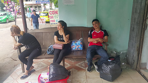 dang lam le cuoi, co dau bat ngo tro da sinh con, ca ho tuc toc di do de - 2