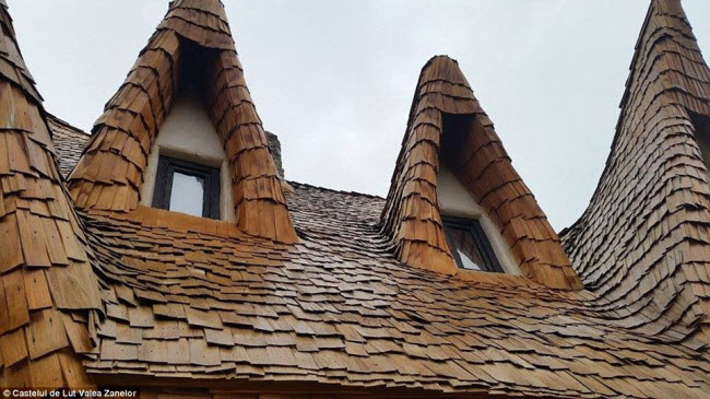 Độc đáo lâu đài khách sạn làm từ đất sét và rơm - 4