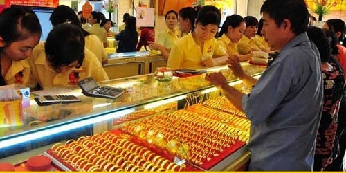 Nhảy vọt thêm 2%, giá vàng lên cao nhất 5 tuần - 1