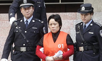 “Mẹ đỡ đầu của mafia” và những bí mật về lối sống bệnh hoạn