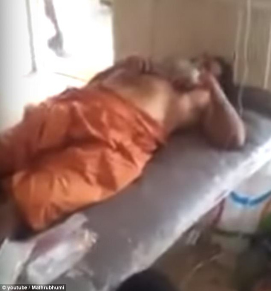 Quá phẫn uất vì bị lạm dụng suốt 5 năm, cô gái trẻ cắt của quý của yêu râu xanh - Ảnh 1.