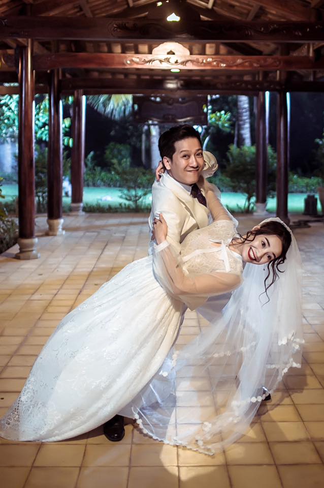 Lại thêm loạt ảnh Trường Giang và Nhã Phương mặc đồ cưới gây xôn xao cộng đồng mạng - Ảnh 4.