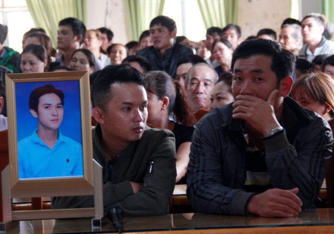 Xet xu bi cao giet chong nguoi tinh giau xac trong ray hinh anh 2