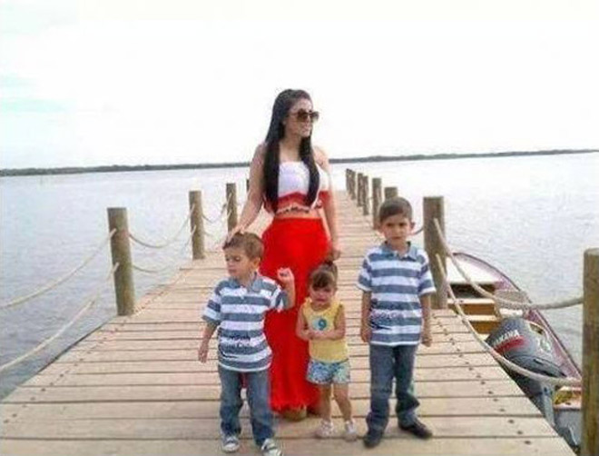 Choáng với cuộc sống thác loạn của bà trùm mafia sexy nhất thế giới - 2