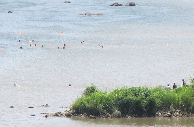 vu 4 hoc sinh bi nuoc cuon o phu yen: tim duoc thi the cuoi cung hinh anh 1