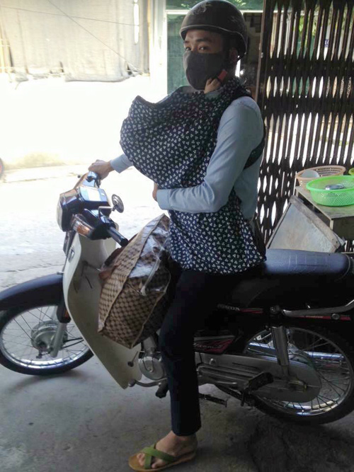 cuoi ra nuoc mat: chong om con bo di vi vo tre 2 tuan khong goi dau - 1
