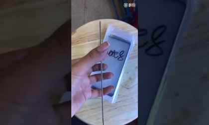 Lộ hình ảnh mặt kính trước của Galaxy Note 8, không có nút Home, viền màn hình siêu mỏng