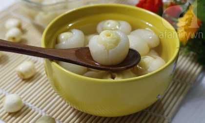 Mát lành thân thương món chè hạt sen long nhãn