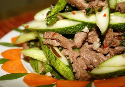 cach lam dua chuot xao thit bo la mieng, hap dan hinh anh 5