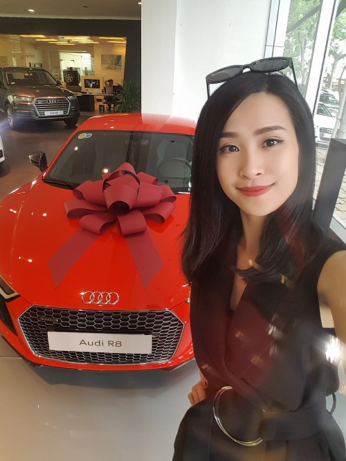 Công Vinh, Trường Giang ai tặng 