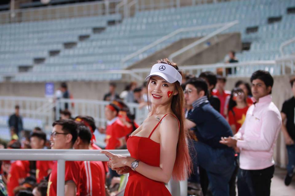 Fan nữ hot nhất trận U20 Việt Nam-Honduras khiến dân mạng săn lùng - 1