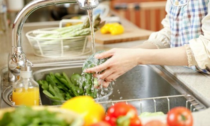 Những nguyên tắc mẹ cần biết khi bảo quản sữa mẹ và đồ ăn dặm cho bé