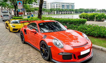 Cường Đô La tự tay rửa siêu xe Porsche 911 GT3 mới tậu
