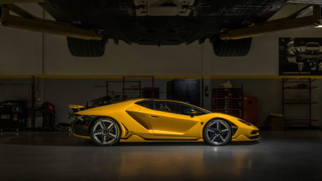 Cận cảnh siêu phẩm Lamborghini Centenario màu vàng rực tại Mỹ - Ảnh 10.