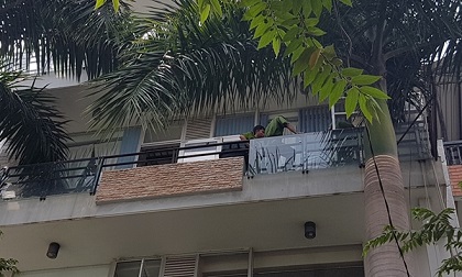 Người phụ nữ tay nắm sợi dây điện tử vong trong căn nhà 5 tầng