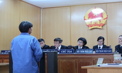 Sa lưới sau 14 năm “hóa trang“ thành người khác