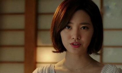 Điếng người nghe trộm được bí mật của bạn trai mà bấy lâu nay mẹ anh vẫn giấu giếm