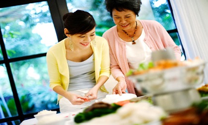 Mẹ đẻ thì ghẻ lạnh, coi thường, mẹ chồng lại yêu thương tôi chân thành