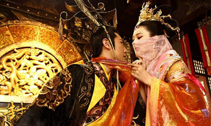 Khi lịch sử chứng minh, đàn bà đẹp chính là 'cái họa chết người' của đấng mày râu