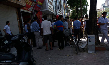 Hà Nội: Cụ bà đi mua đá lạnh bị đột tử giữa trời nắng nóng đỉnh điểm