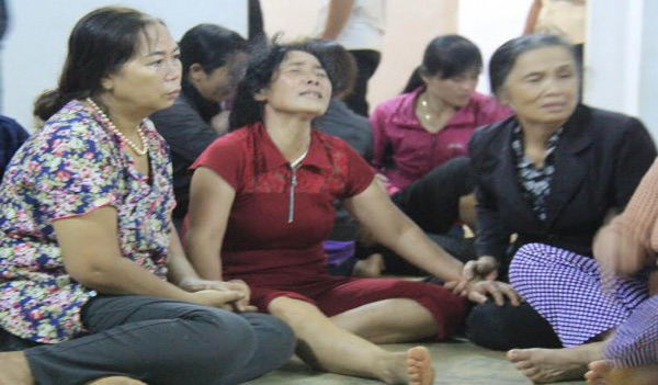 dam tang 4 hoc sinh duoi nuoc o gia lai: bo con no con mot buoi di choi - 1