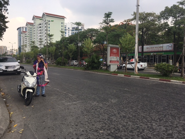 ha noi duoc giai nhiet bang con mua rao chieu nay hinh anh 6