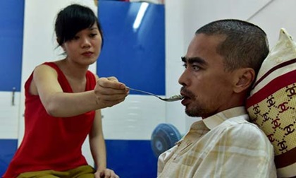 Thực hư tin vợ Nguyễn Hoàng ôm con bỏ đi khi chồng thoi thóp bệnh tật