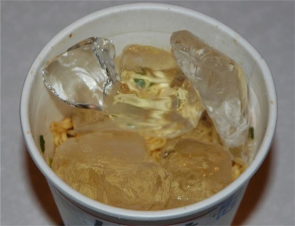 cuoi dau ruot voi bat mi an lien chong nong trong, noi mun cua “thanh lay” - 8
