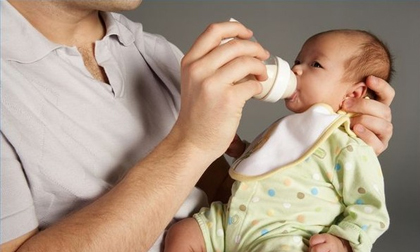 Cách xử lý trẻ bị sặc sữa 'một phát khỏi ngay' nhưng nhiều mẹ chưa biết