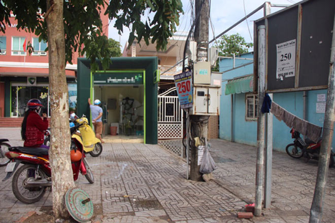 Tin nóng: Bé gái 14 tuổi bị 7 thanh niên đâm chết - 1