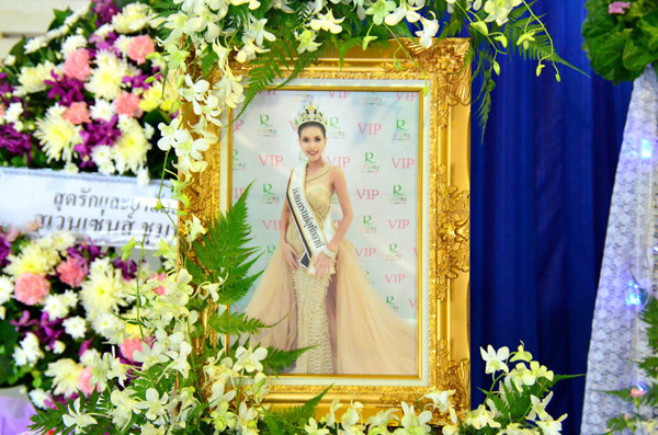 dam tang hoa hau 19 tuoi thai lan: cuoi cung bo me de co cung den - 1