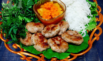 Cuối tuần trời mát tranh thủ làm bữa bún chả đãi cả nhà thôi!