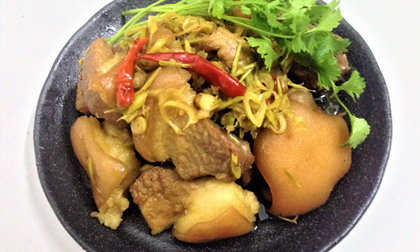 Giò heo kho sả ớt thơm nức, gọi chàng về ăn cơm