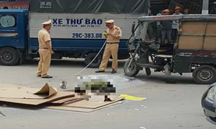 Hà Nội: Xe ba bánh lật đè chết người
