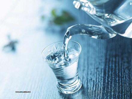 Thực hư thông tin nước đun sôi để nguội gây hại cho sức khỏe - 1