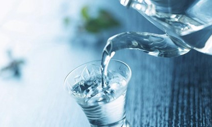 Thực hư thông tin nước đun sôi để nguội gây hại cho sức khỏe