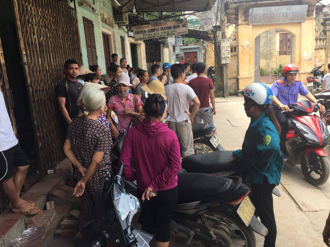 Vụ bé trai 35 ngày tuổi tử vong: Nghi bị sát hại vì có dòng chữ lạ trong nhà - Ảnh 2. Vụ bé trai 35 ngày tuổi tử vong: Nghi bị sát hại vì có dòng chữ lạ trong nhà - Ảnh 2.