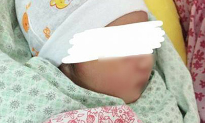 Hà Nội: Bố mẹ ngủ dậy phát hiện con 35 ngày tuổi chết trong chậu tắm, nghi bị sát hại